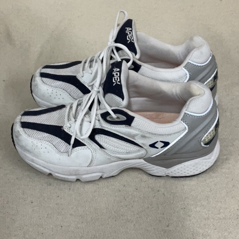EUC Mens APEX sneakers
